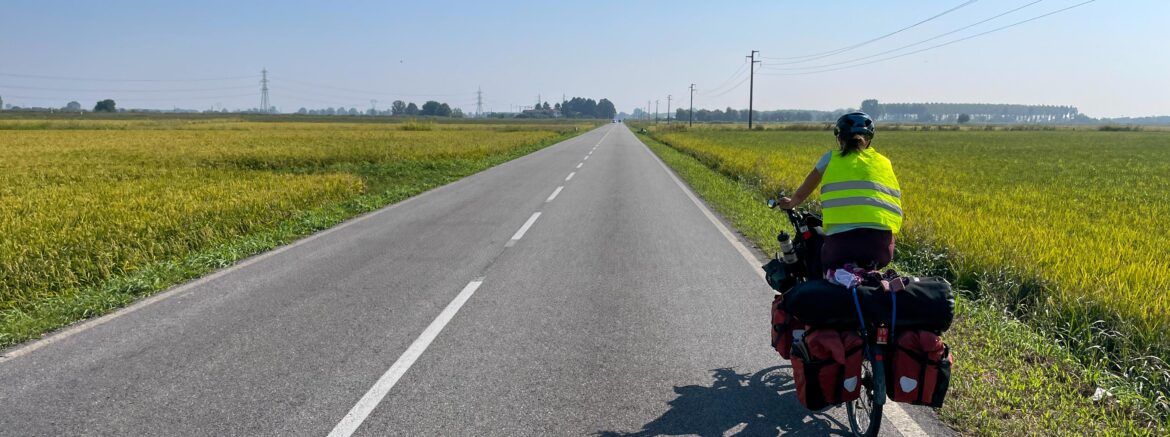 Route désespéramment droite dans une région désespéramment plate.