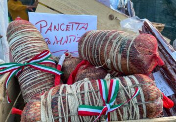 Produits du terroir en vente sur les étales des marchés italiens.